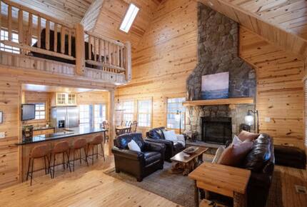 Saugatuck Log Home with Private Lake Access - Saugatuck, Michigan