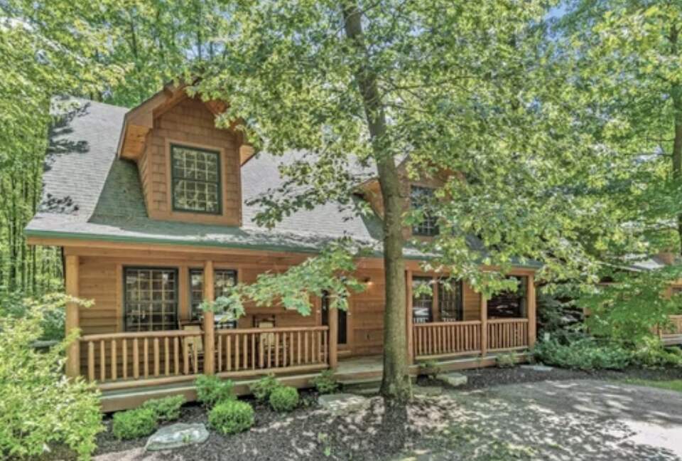 Saugatuck Log Home with Private Lake Access - Saugatuck, Michigan