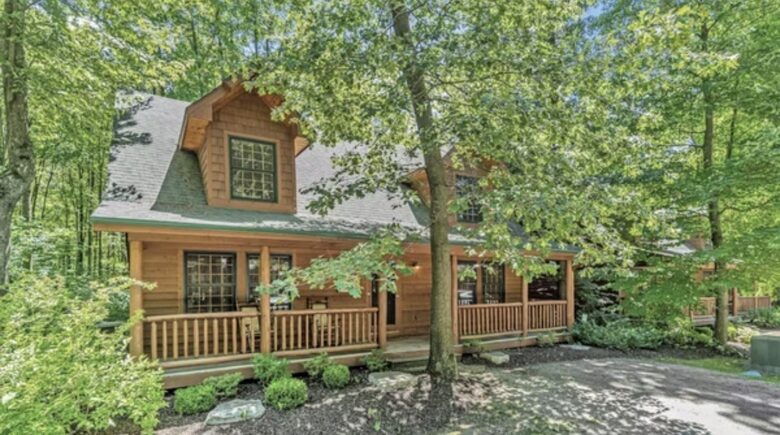 Saugatuck Log Home with Private Lake Access - Saugatuck, Michigan