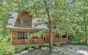 Saugatuck Log Home with Private Lake Access - Saugatuck, Michigan