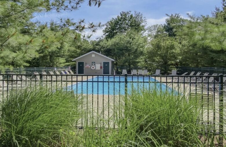 Saugatuck Log Home with Private Lake Access - Saugatuck, Michigan