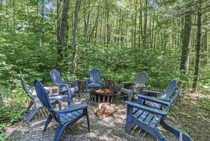 Saugatuck Log Home with Private Lake Access - Saugatuck, Michigan