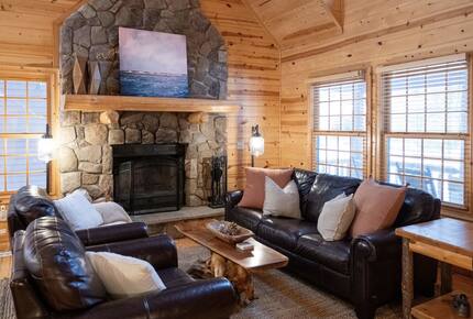 Saugatuck Log Home with Private Lake Access - Saugatuck, Michigan