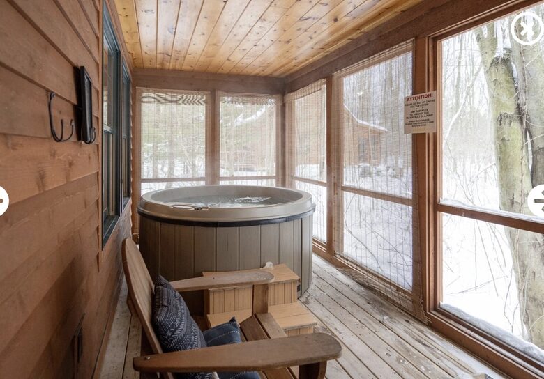 Saugatuck Log Home with Private Lake Access - Saugatuck, Michigan