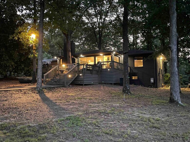 Smith Lake Waterfront Retreat near Duncan Bridge Marina - Jasper, Alabama