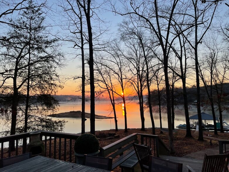 Smith Lake Waterfront Retreat near Duncan Bridge Marina - Jasper, Alabama