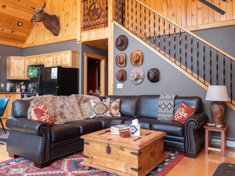 Year-Round Sunday River Escape with Pool & Mountain Views - Newry, Maine