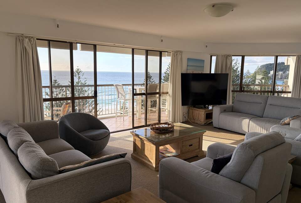 Burleigh Beachfront Apartment with Headland Views - Gold Coast, Australia