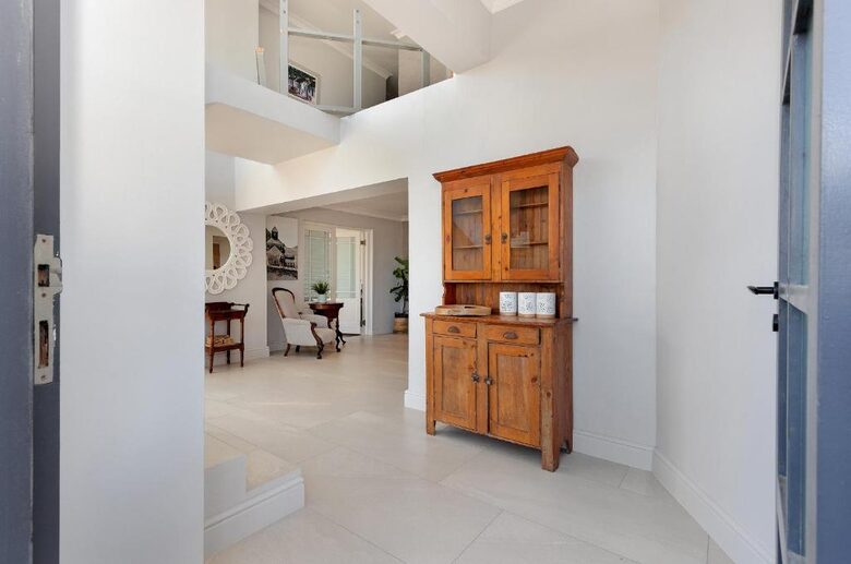 Oceanfront Cape Town Residence with Table Mountain Views - Blouberg, South Africa