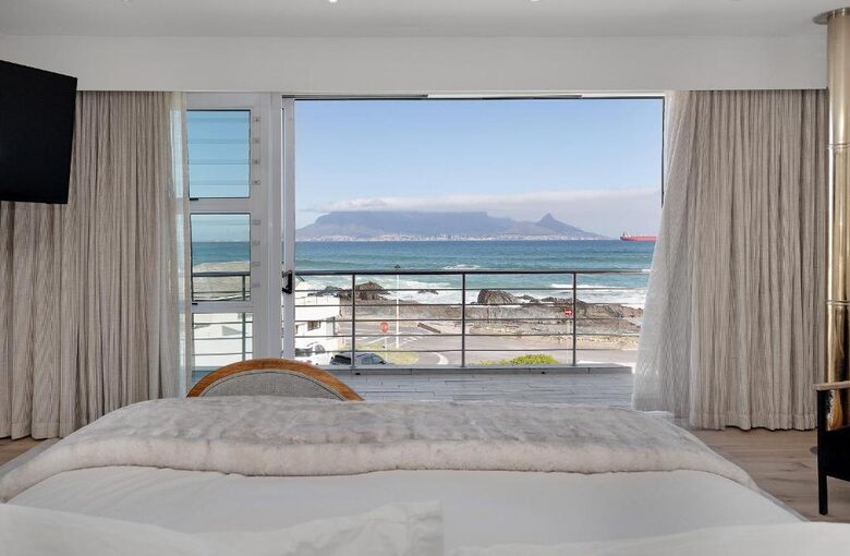 Oceanfront Cape Town Residence with Table Mountain Views - Blouberg, South Africa