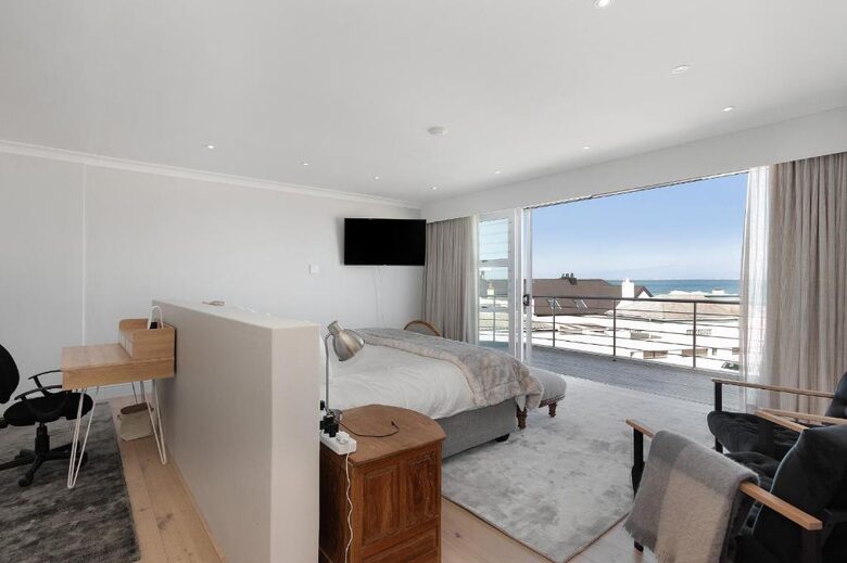 Oceanfront Cape Town Residence with Table Mountain Views - Blouberg, South Africa