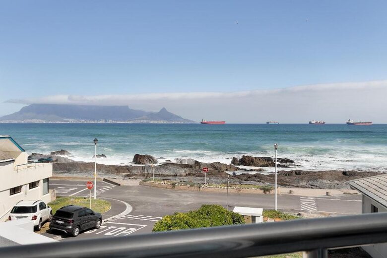 Oceanfront Cape Town Residence with Table Mountain Views - Blouberg, South Africa
