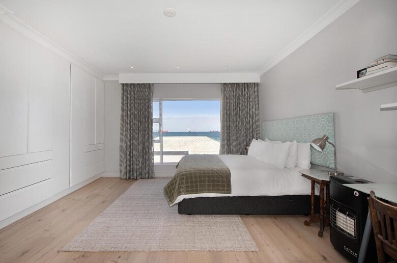 Oceanfront Cape Town Residence with Table Mountain Views - Blouberg, South Africa