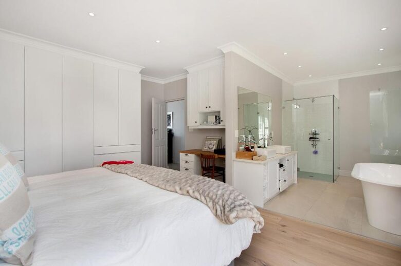 Oceanfront Cape Town Residence with Table Mountain Views - Blouberg, South Africa