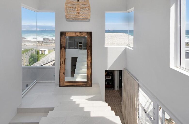 Oceanfront Cape Town Residence with Table Mountain Views - Blouberg, South Africa