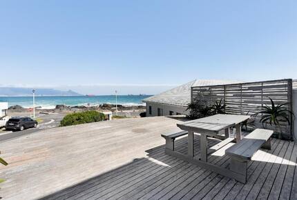 Oceanfront Cape Town Residence with Table Mountain Views - Blouberg, South Africa