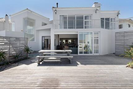 Oceanfront Cape Town Residence with Table Mountain Views - Blouberg, South Africa