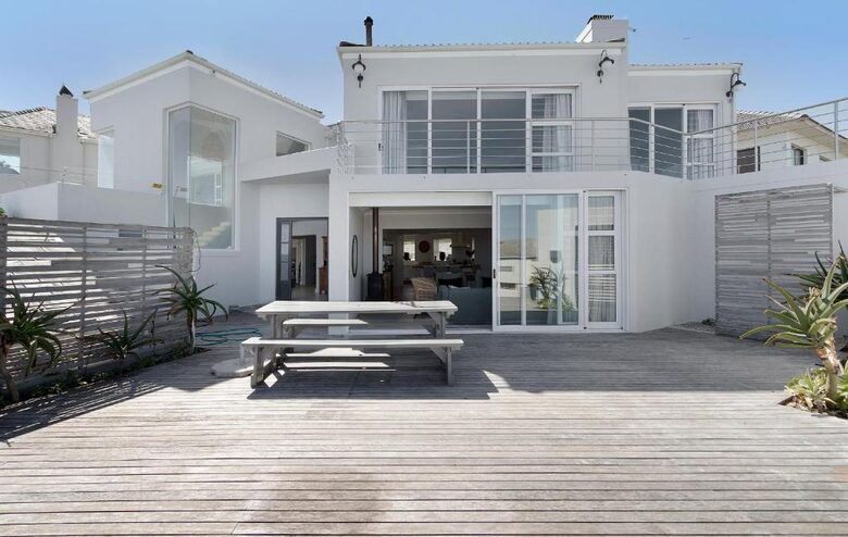 Oceanfront Cape Town Residence with Table Mountain Views - Blouberg, South Africa