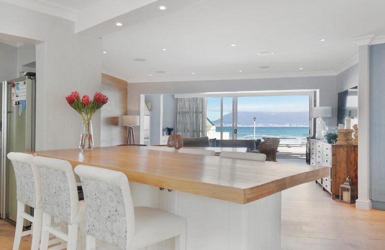 Oceanfront Cape Town Residence with Table Mountain Views - Blouberg, South Africa