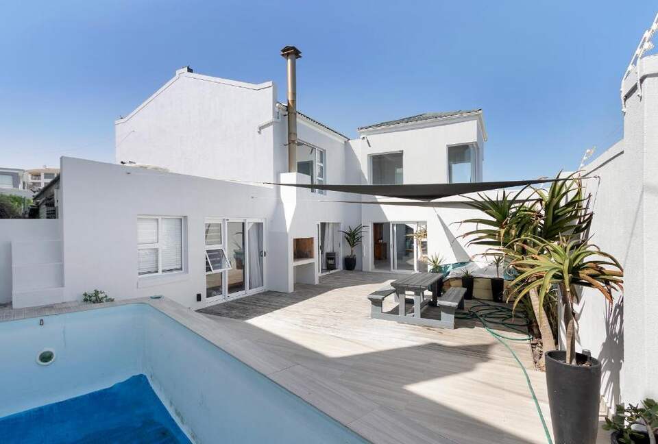 Oceanfront Cape Town Residence with Table Mountain Views - Blouberg, South Africa