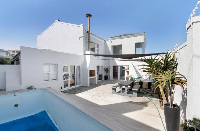 Oceanfront Cape Town Residence with Table Mountain Views - Blouberg, South Africa