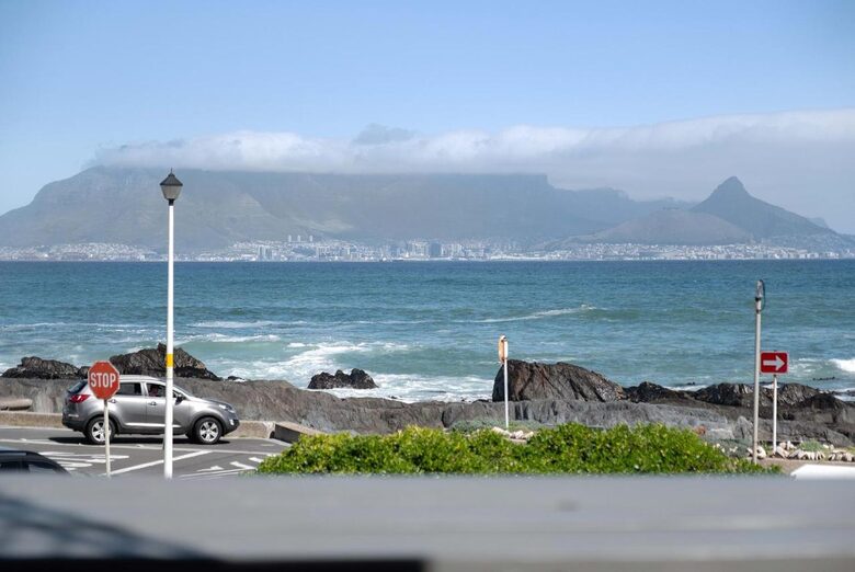 Oceanfront Cape Town Residence with Table Mountain Views - Blouberg, South Africa