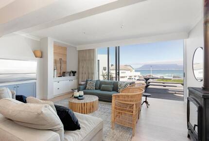 Oceanfront Cape Town Residence with Table Mountain Views - Blouberg, South Africa