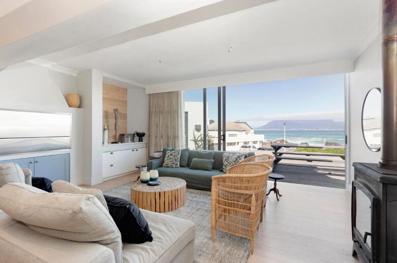 Oceanfront Cape Town Residence with Table Mountain Views - Blouberg, South Africa