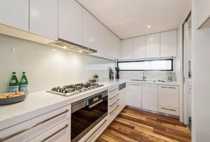 Melbourne Beachfront Penthouse with Bay Views - Melbourne, Australia