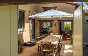 Waiheke Vineyard Cottage with Cedar Hot Tub - Waiheke Island, New Zealand