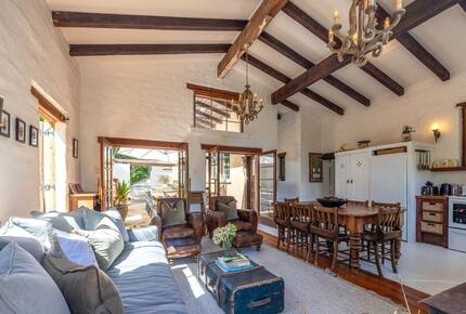 Waiheke Vineyard Cottage with Cedar Hot Tub - Waiheke Island, New Zealand