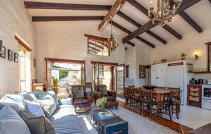 Waiheke Vineyard Cottage with Cedar Hot Tub - Waiheke Island, New Zealand