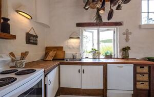 Waiheke Vineyard Cottage with Cedar Hot Tub - Waiheke Island, New Zealand