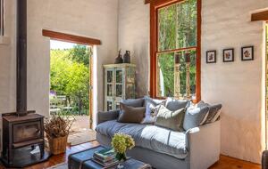 Waiheke Vineyard Cottage with Cedar Hot Tub - Waiheke Island, New Zealand