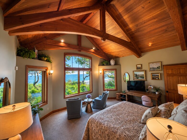 Cliffside Elegance on the Pacific - Pacific Beach, Washington
