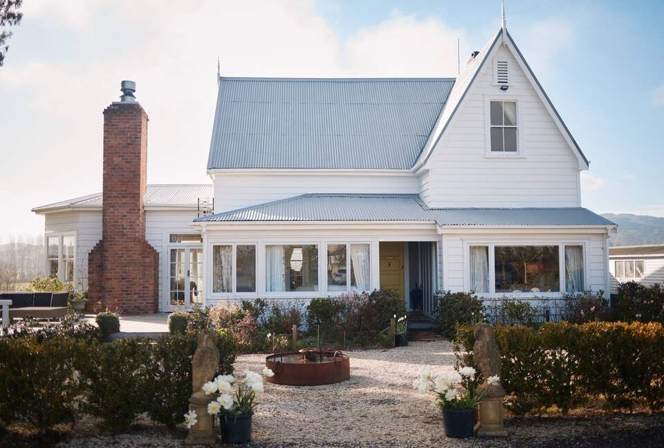 Hololio House - Historic Homestead at Clevedon Polo Club - Auckland, New Zealand