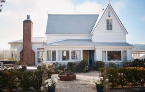 Hololio House - Historic Homestead at Clevedon Polo Club - Auckland, New Zealand