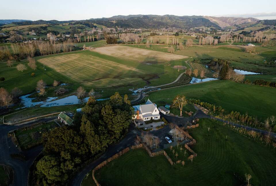 Hololio House - Historic Homestead at Clevedon Polo Club - Auckland, New Zealand