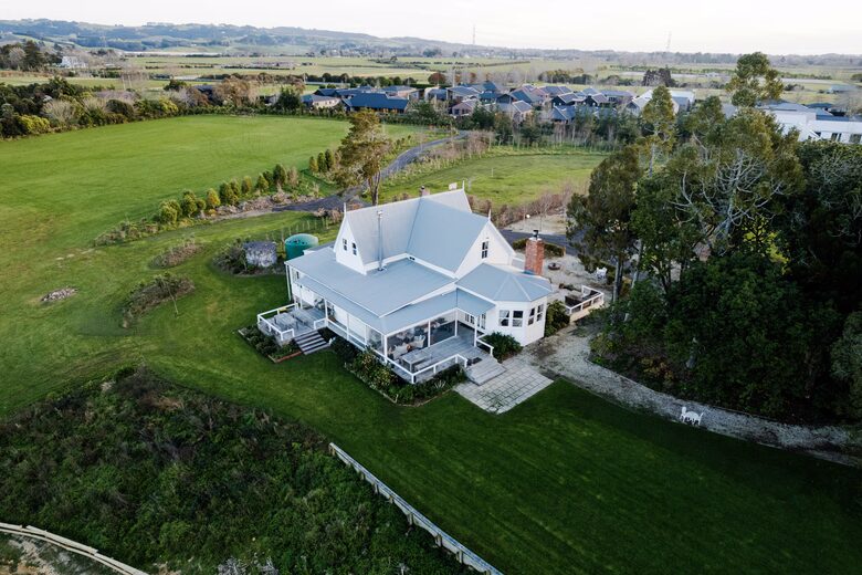Hololio House - Historic Homestead at Clevedon Polo Club - Auckland, New Zealand
