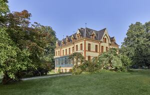 Schloss Düneck | A Historic Estate with Modern Luxury - Moorrege, Germany