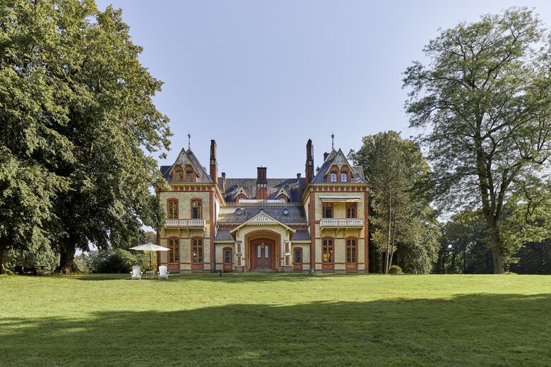 Schloss Düneck | A Historic Estate with Modern Luxury - Moorrege, Germany