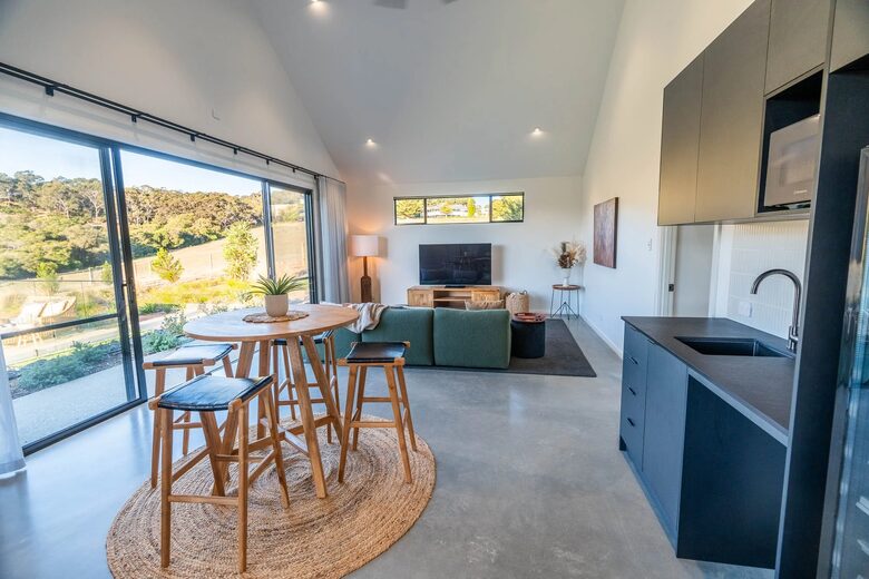 Elegant Margaret River Retreat with Sweeping Countryside Views - Yallingup, Australia