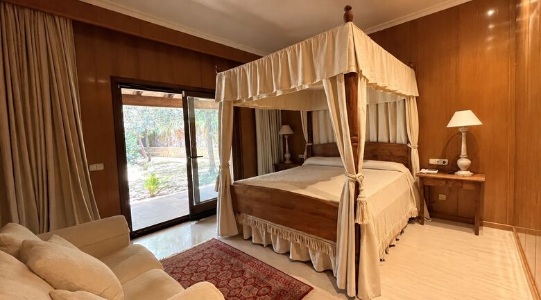 Elegant Villa with beautiful garden - Palma, Spain