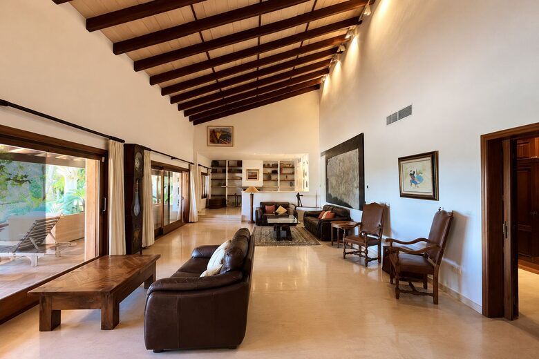 Elegant Villa with beautiful garden - Palma, Spain