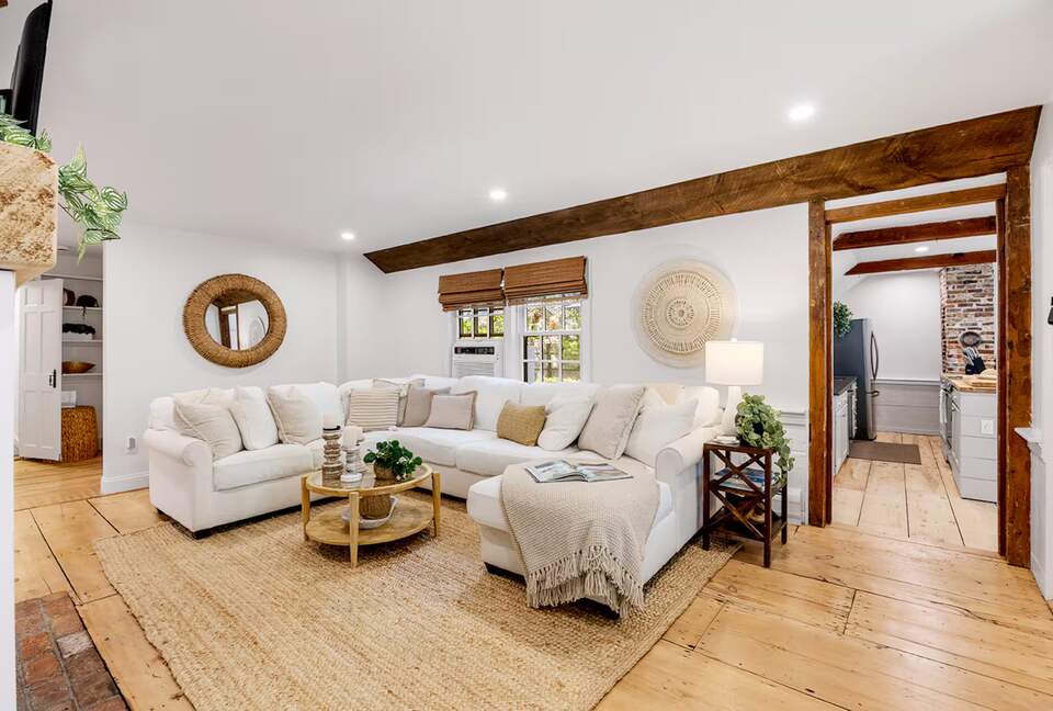 Saltwind Cottage Near Rail Trail and Beaches - Harwich, Massachusetts