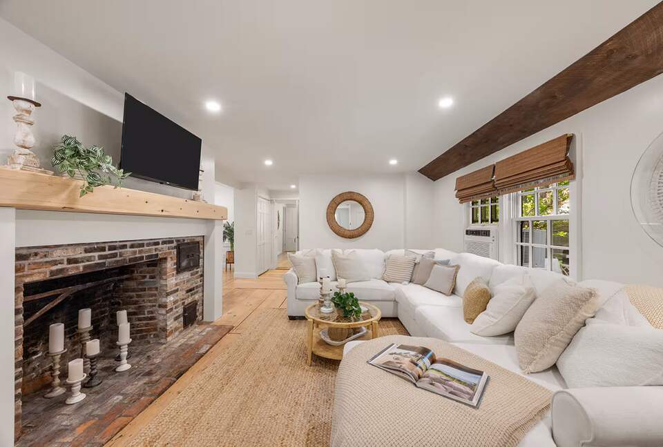 Saltwind Cottage Near Rail Trail and Beaches - Harwich, Massachusetts