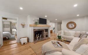 Saltwind Cottage Near Rail Trail and Beaches - Harwich, Massachusetts