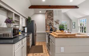 Saltwind Cottage Near Rail Trail and Beaches - Harwich, Massachusetts