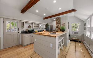 Saltwind Cottage Near Rail Trail and Beaches - Harwich, Massachusetts