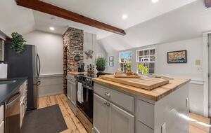 Saltwind Cottage Near Rail Trail and Beaches - Harwich, Massachusetts